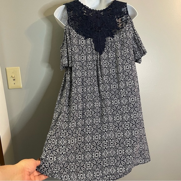 KNOX ROSE SZ/M Dress Blue and White with Lace Cold Shoulders Sleeve Floral Lined - Picture 8 of 8